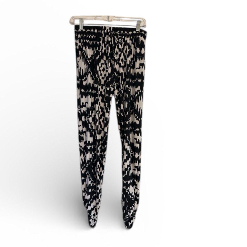 INC International Concepts Women’s Drawstring slim Pants
Black/white Size Small